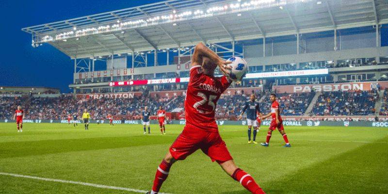 Những Kèo Bóng Đá Không Nên Cược - Tránh Xa Nếu Không Muốn Mất Tiền! 4 Kèo ném biên – đừng dại mà cược!